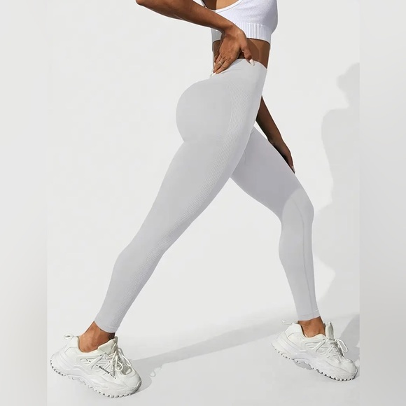 Halara Tummy Control
Butt Lifting Women's Tummy Control Butt Lifting Leggings - Picture 1 of 11